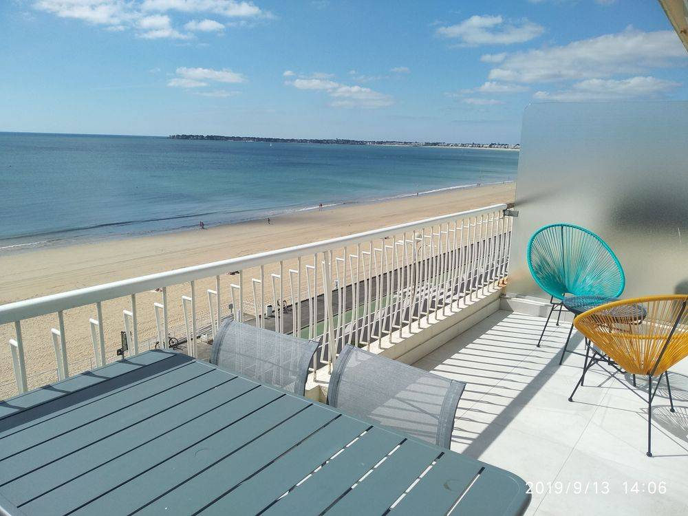 Terrasse face à la baie de La Baule